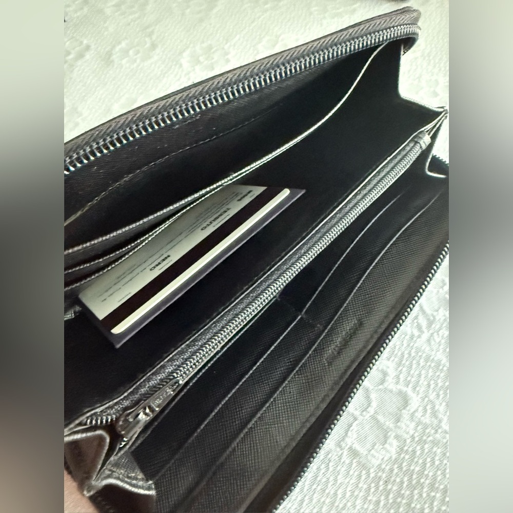 Prada logo plate Black Nylon zip around long Wallet  authentic like New - Picture 5 of 15
